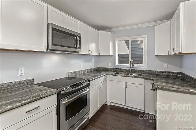 3 bed, 1438 sqft, $2,100 — Photo 3