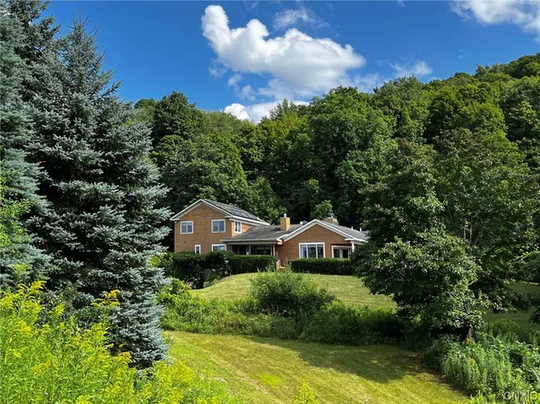 4230 State Route 46, Munnsville, NY 13409