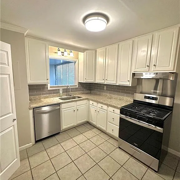 346 Carpenter Dr #4 — Photo 3