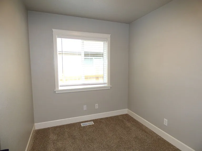 3576-3578 Fisher Ct NE — Photo 18