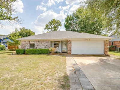 912 Hollow Creek Rd, Burleson, TX, 76028