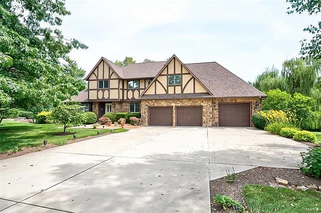 512 E Waters Edge Dr photo 1
