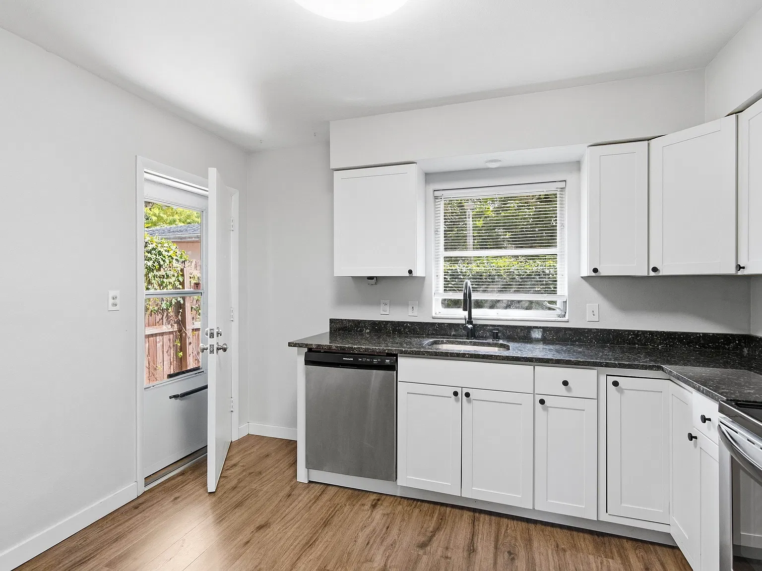2 bed, 750 sqft, $1,700 — Photo 3
