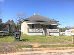 8 Oak St, Manchester, GA 31816