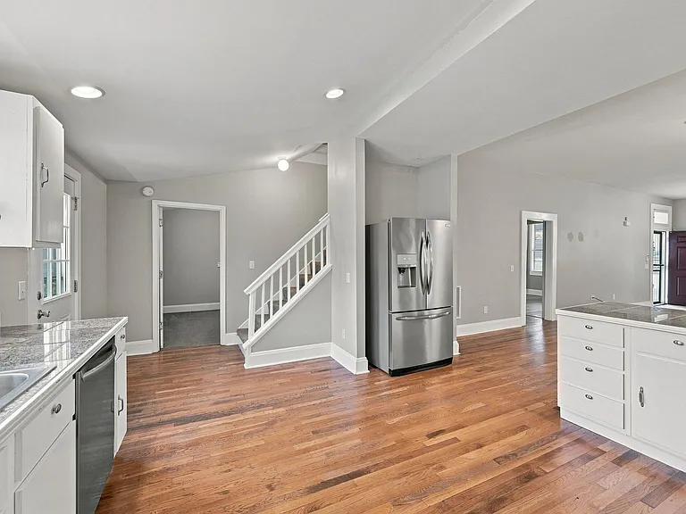 4608 Indiana Ave — Photo 10