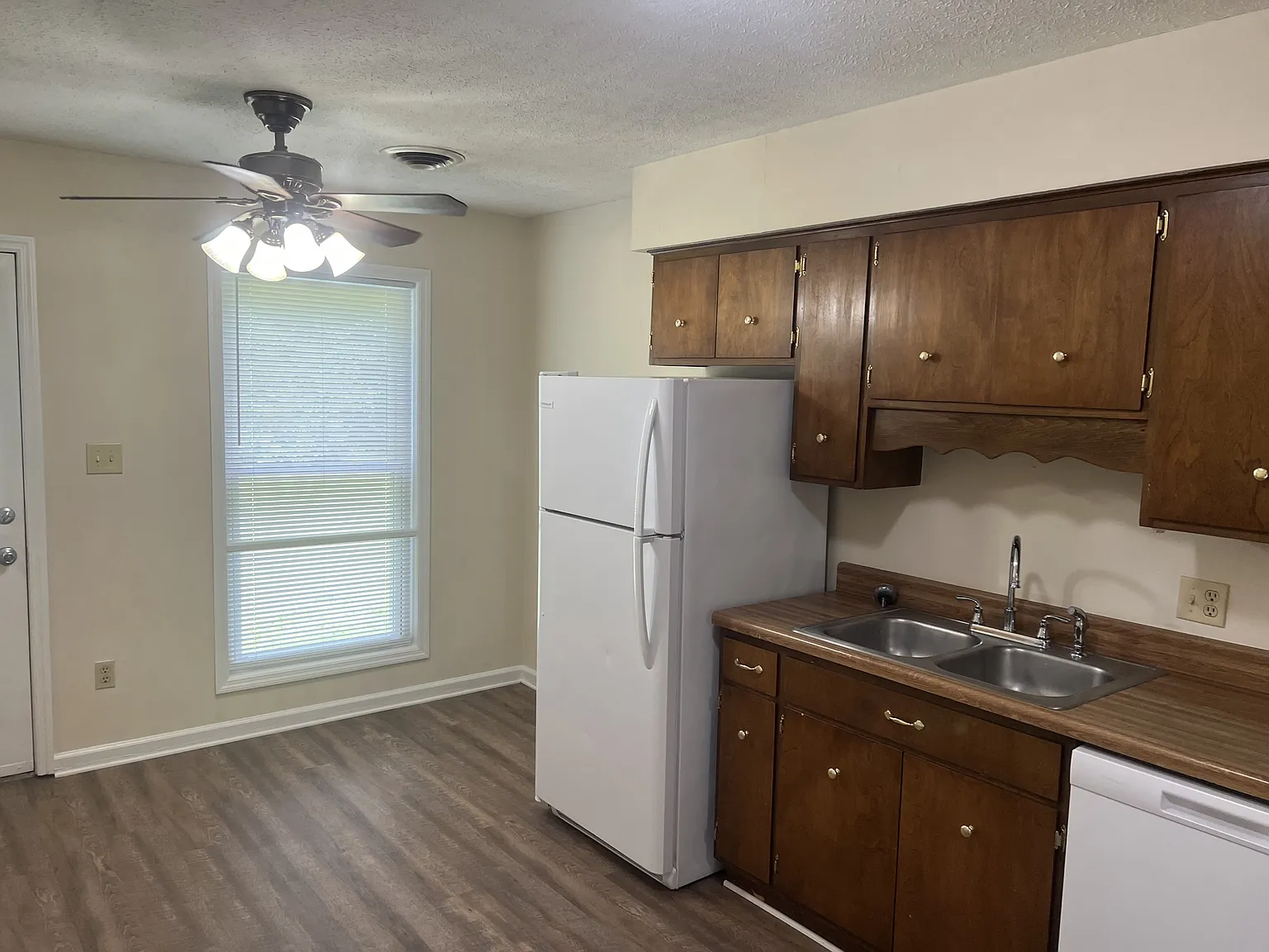 1032 Brookview Drive - 13 D — Photo 2