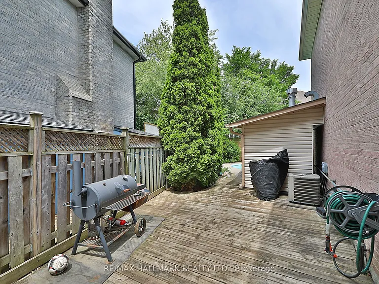 58 Pickett Cres — Photo 8