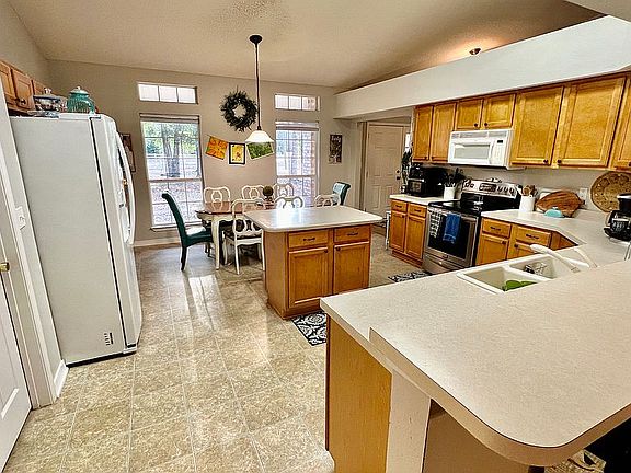 5th image of 1198 Blackberry Cir