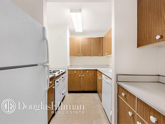 2nd image of 333 Pearl St APT 15D