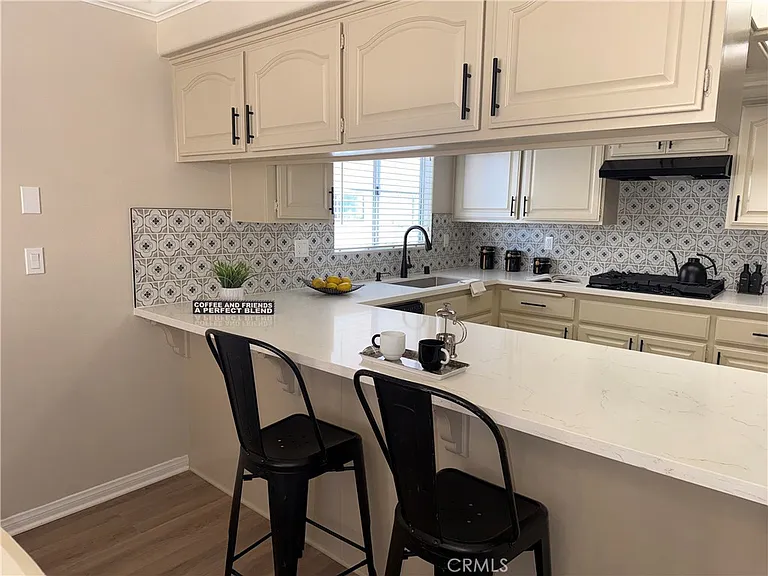 818 S Averill Ave #2 — Photo 6