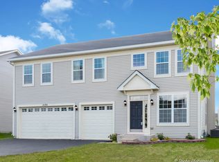 1690 Fallbrook Dr, Hampshire, IL 60140