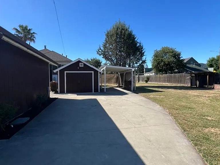 22220 G St — Photo 12