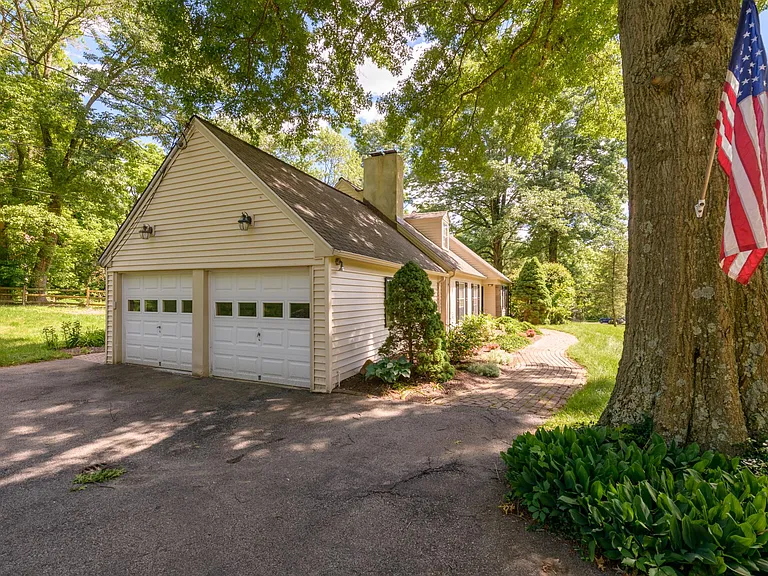 100 Pine Tree Rd — Photo 22