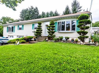 62 Birchwood Dr, New Windsor, NY 12553