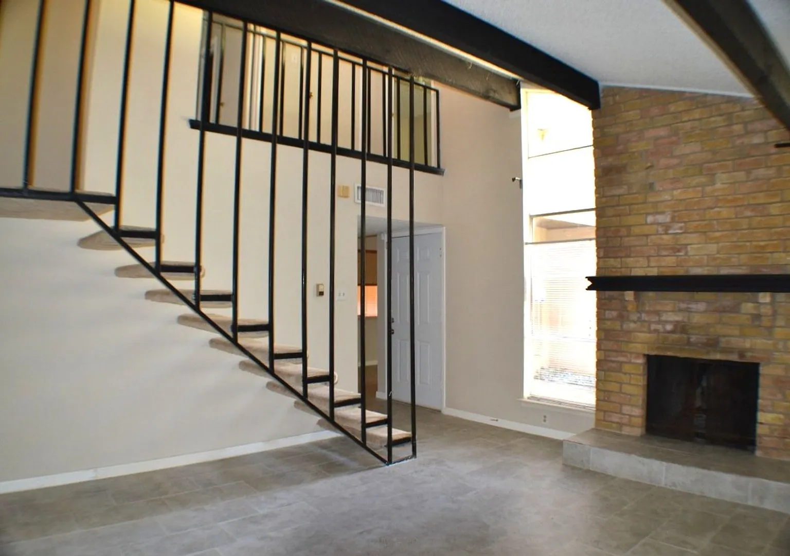 Townhouse for Lease in Dallas — Photo 3