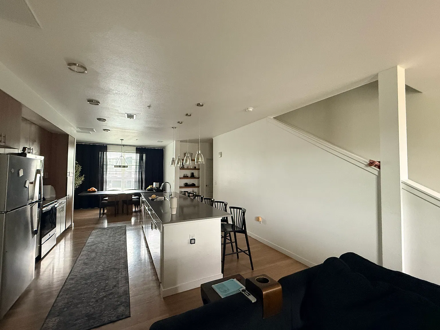 3 bed, 3.5 bath, 1872 sqft, $3,363 — Photo 2