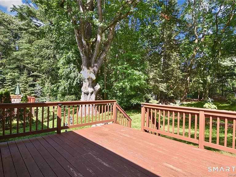 8 Circle Dr — Photo 21