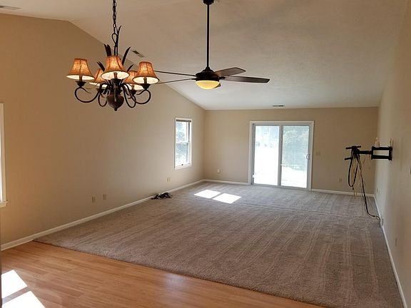3rd image of 4811 Lake Ct