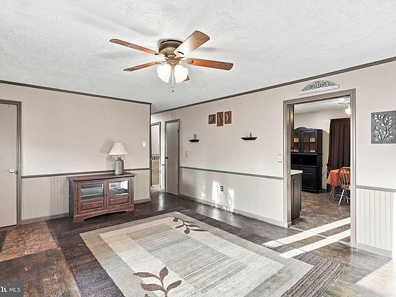 3rd image of 716 Fountainhead Dr