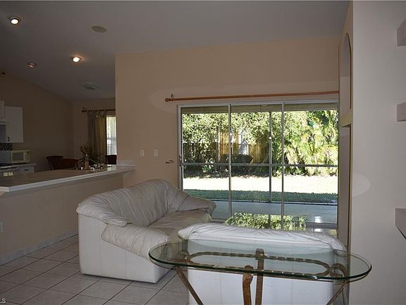 5th image of 405 SE 19th St