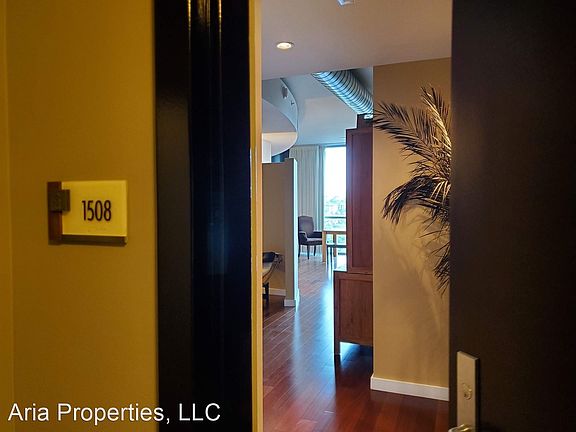 4th image of 900 20th Ave S APT 1508