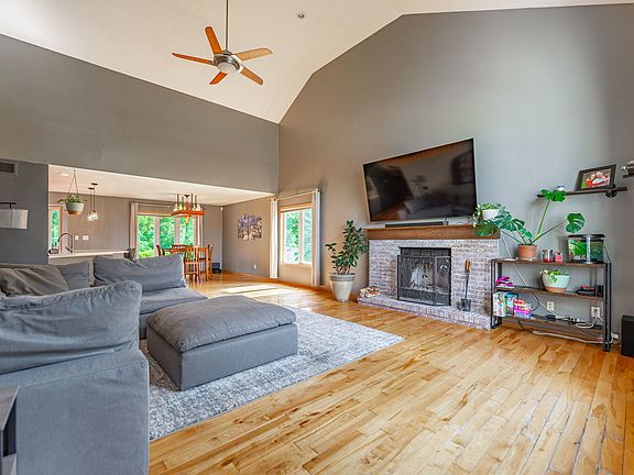 3rd image of 5940 Denbury Ln
