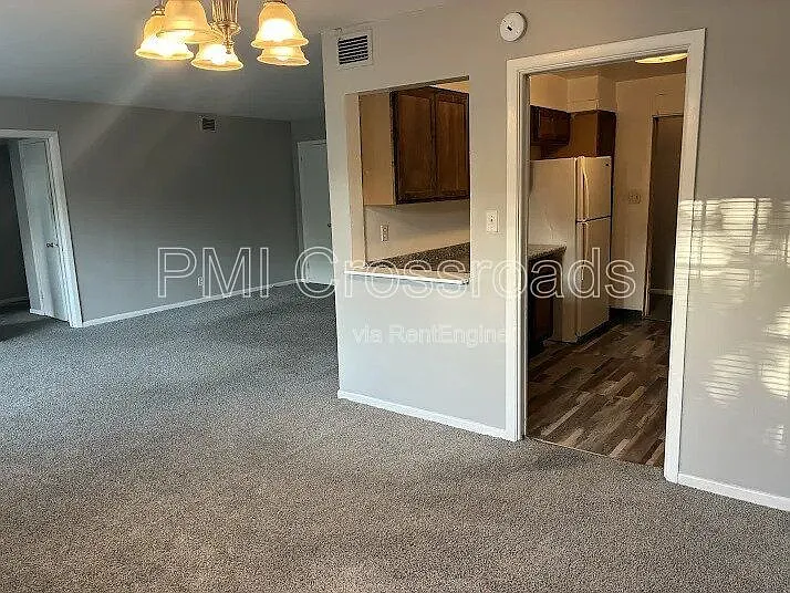 Riviera Manor — Photo 12
