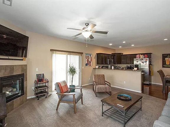 3rd image of 456 Churchill Dr