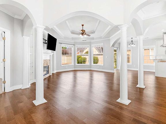 3rd image of 154 Wexford Ct