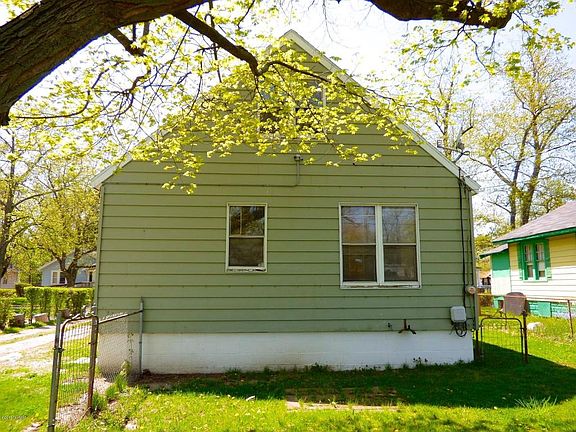 3rd image of 1231 Ogden Ave