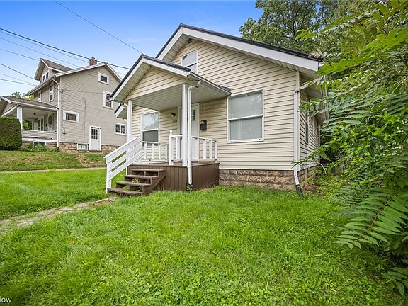 3rd image of 1517 16th St NE