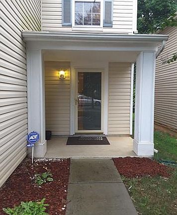2nd image of 3101 Meadow Knoll Dr