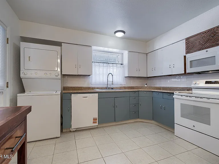 2927 Harrison Ave — Photo 20