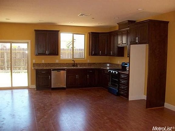 3rd image of 1628 Oak Park Dr