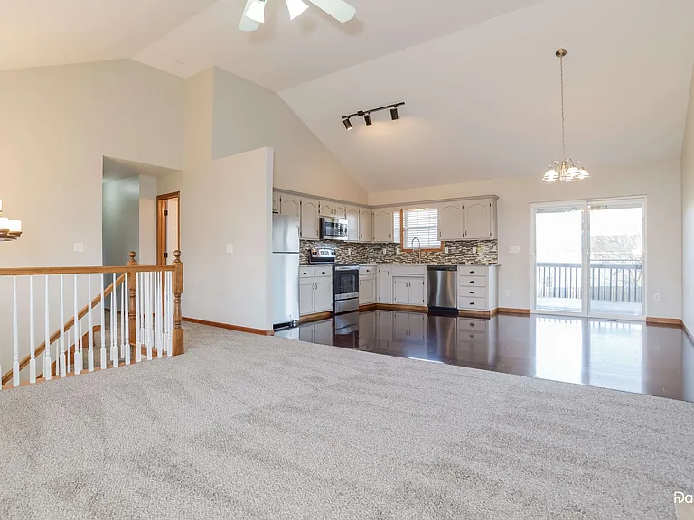 1310 Spruce Dr — Photo 5