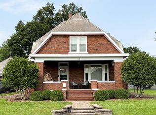 518 N Main St, Eureka, IL 61530