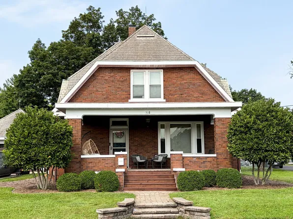518 N Main St, Eureka, IL 61530