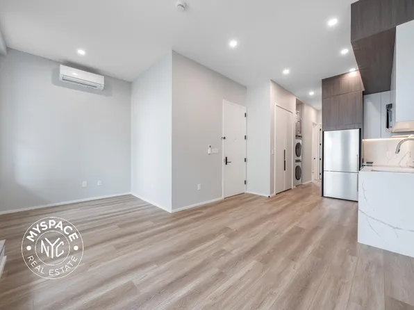 461 Myrtle Avenue image 5 of 13