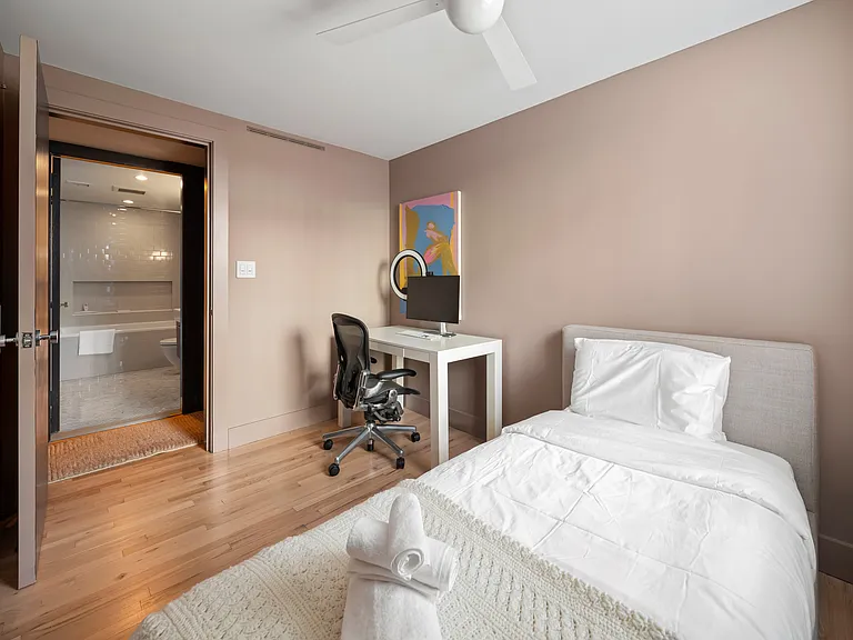 160 Ainslie St #1 — Photo 13