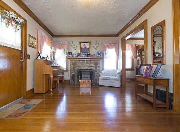 2nd image of 6201 Forest Ave
