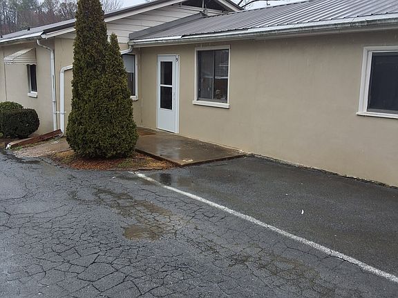 2nd image of 120 Boone St APT 9