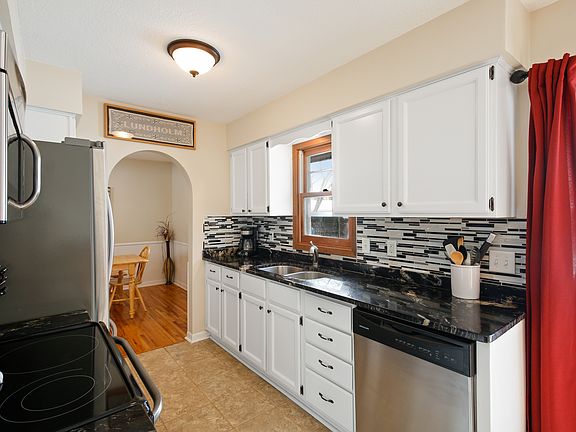 2nd image of 2516 S Heights Dr NW