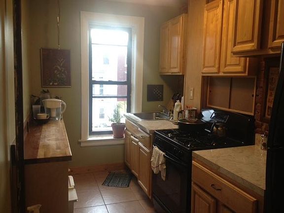 3rd image of 196 Lefferts Ave #1