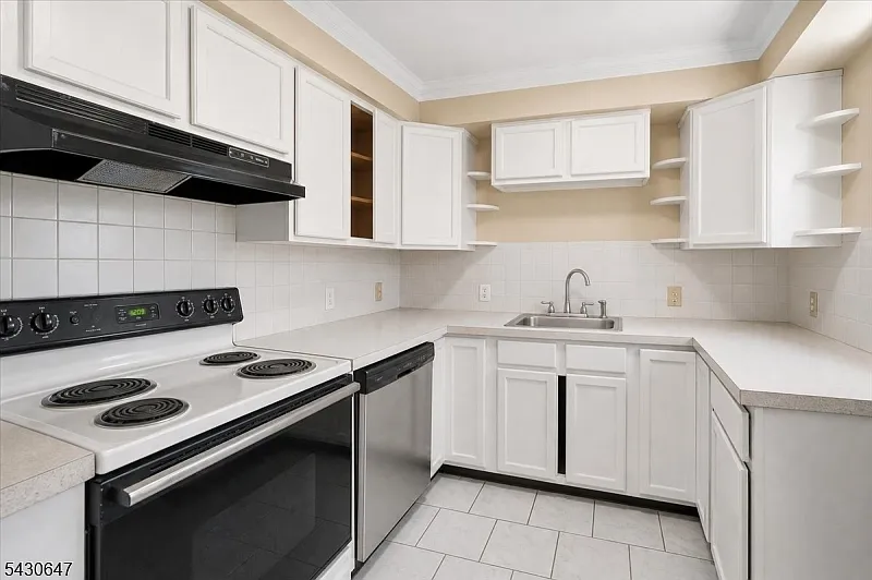 3 bed, 1.5 bath, $2,650 — Photo 4