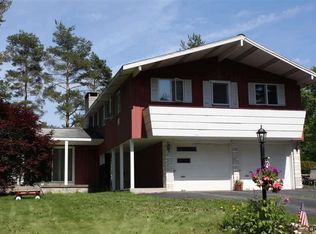 2 Village Dr, Troy, NY 12180
