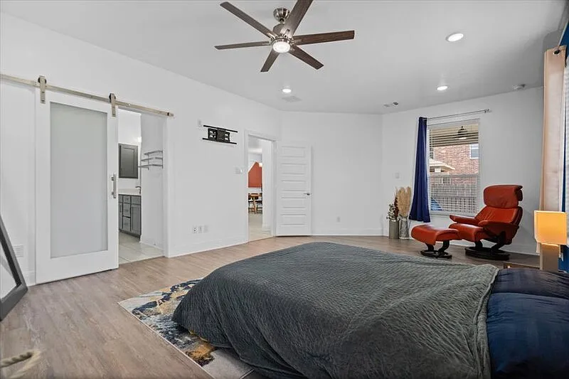 3 bed, 2.5 bath, 1695 sqft, $2,250 — Photo 2
