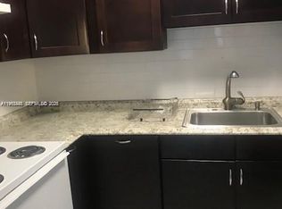 The Seventeenth Green, Hallandale, FL 33009