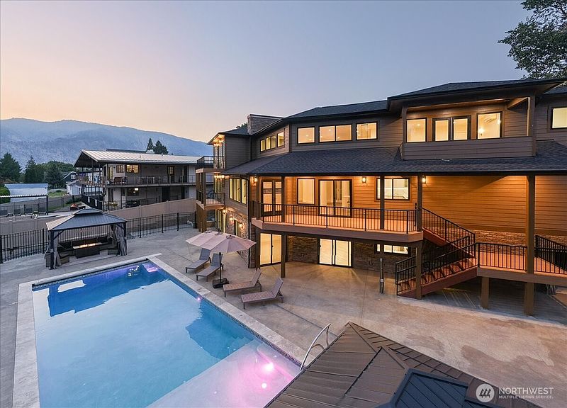 5th image of 755 Wapato Way