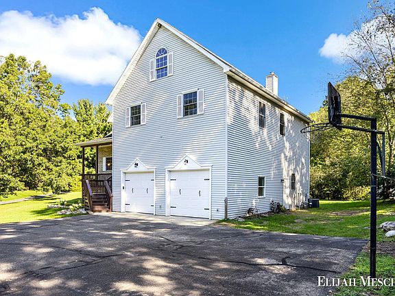 4th image of 4176 Stony Ave
