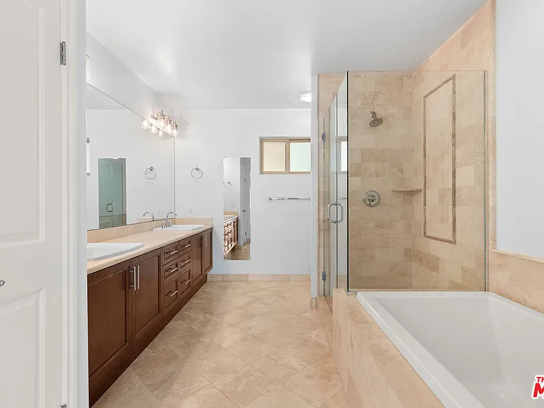 8238 W Manchester Ave #209 — Photo 9